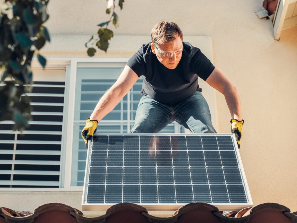 Una problematica per chi vive in condominio è la bolletta energetica e se sia possibile installare il fotovoltaico sul tetto condominiale.