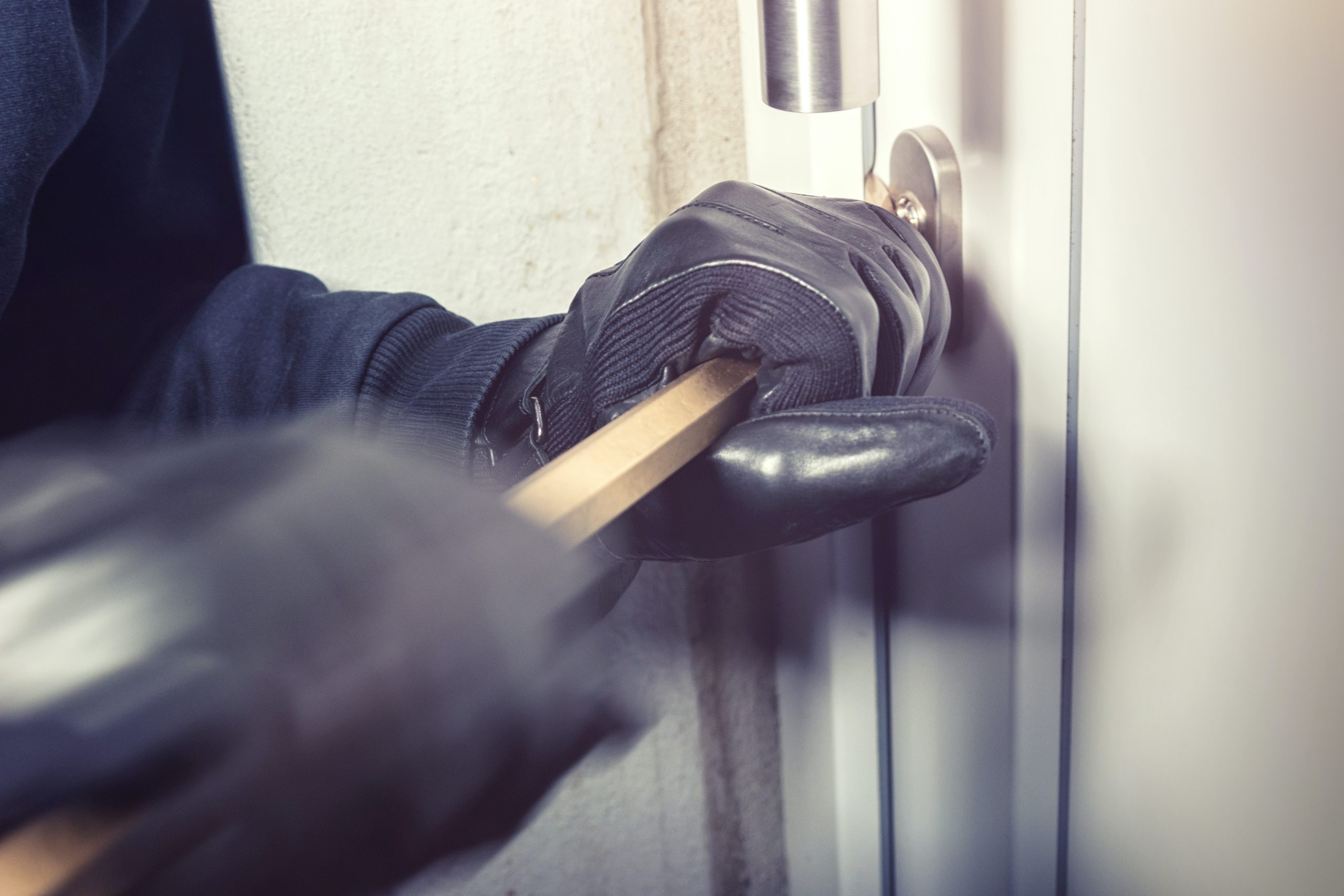 In caso di furto compiuto accedendo da un ponteggio installato è configurabile la responsabilità sia dell’imprenditore che del condominio.